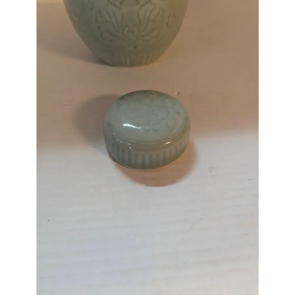 Vintage Chinese Celadon Ginger Jar Chinoiserie Pale Green Ceramic Urn Vase 6